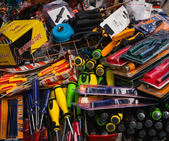 free-photo-of-assorted-tools-and-hardware-at-colombo-market
